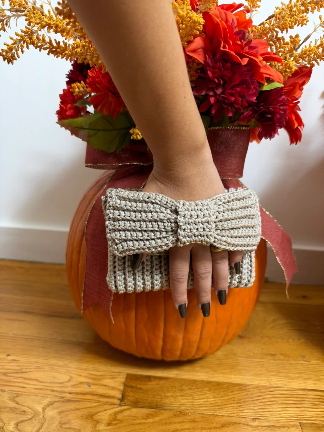 Handmade Crochet Bow Clutch - photo 3