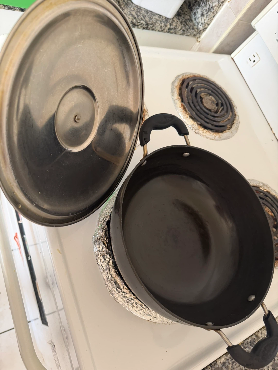 Black Cooking Pot with Lid - photo 3