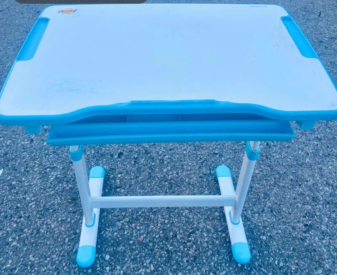 Vivo adjustable child table desk
