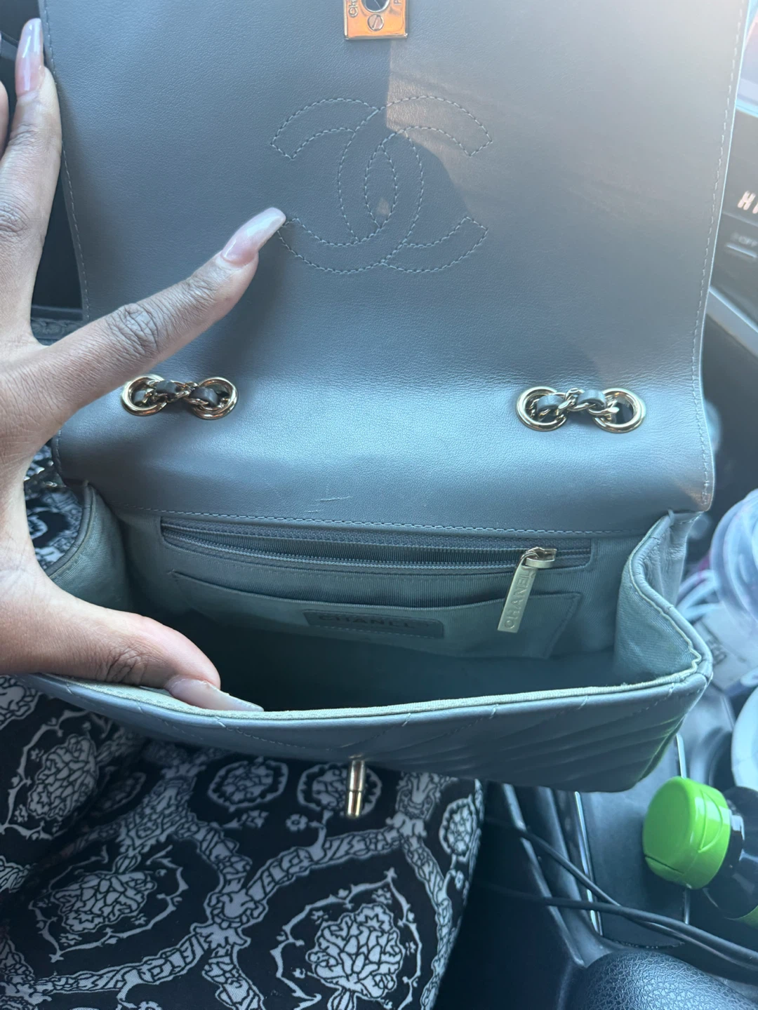 Selling LAMBSKIN CHEVRON STATEMENT FLAP BAG - photo 2