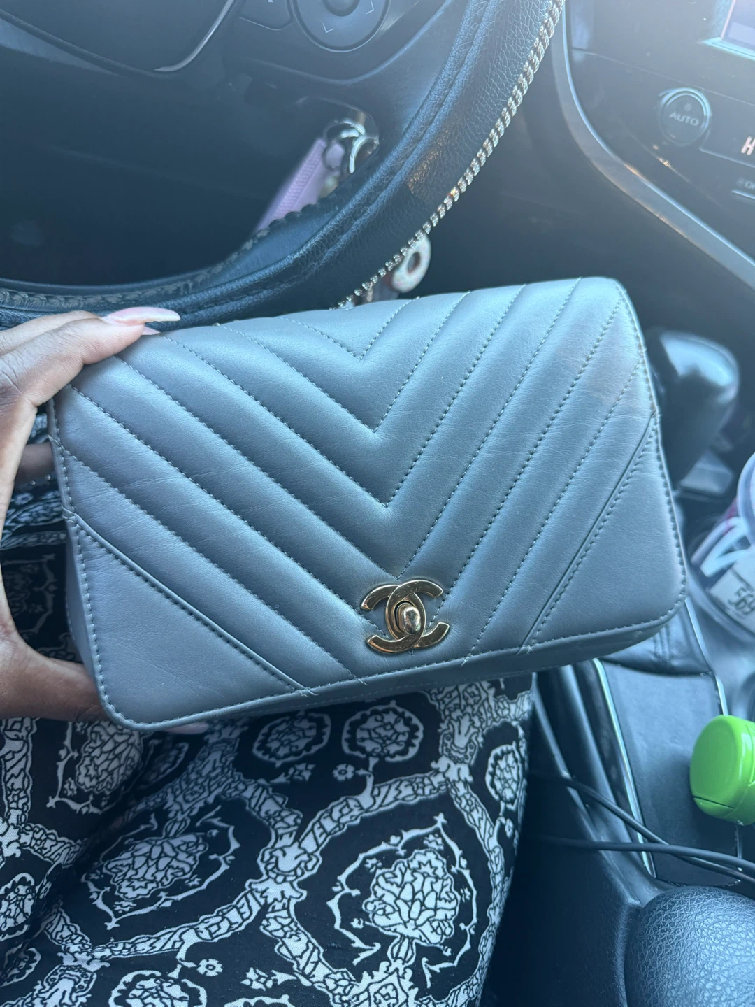 Selling LAMBSKIN CHEVRON STATEMENT FLAP BAG - photo 3