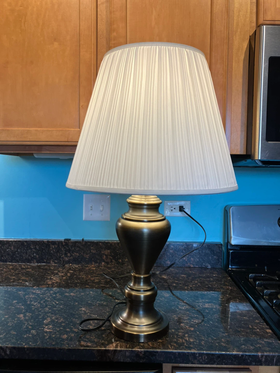 Classic Bronze Tone Table Lamp - photo 2