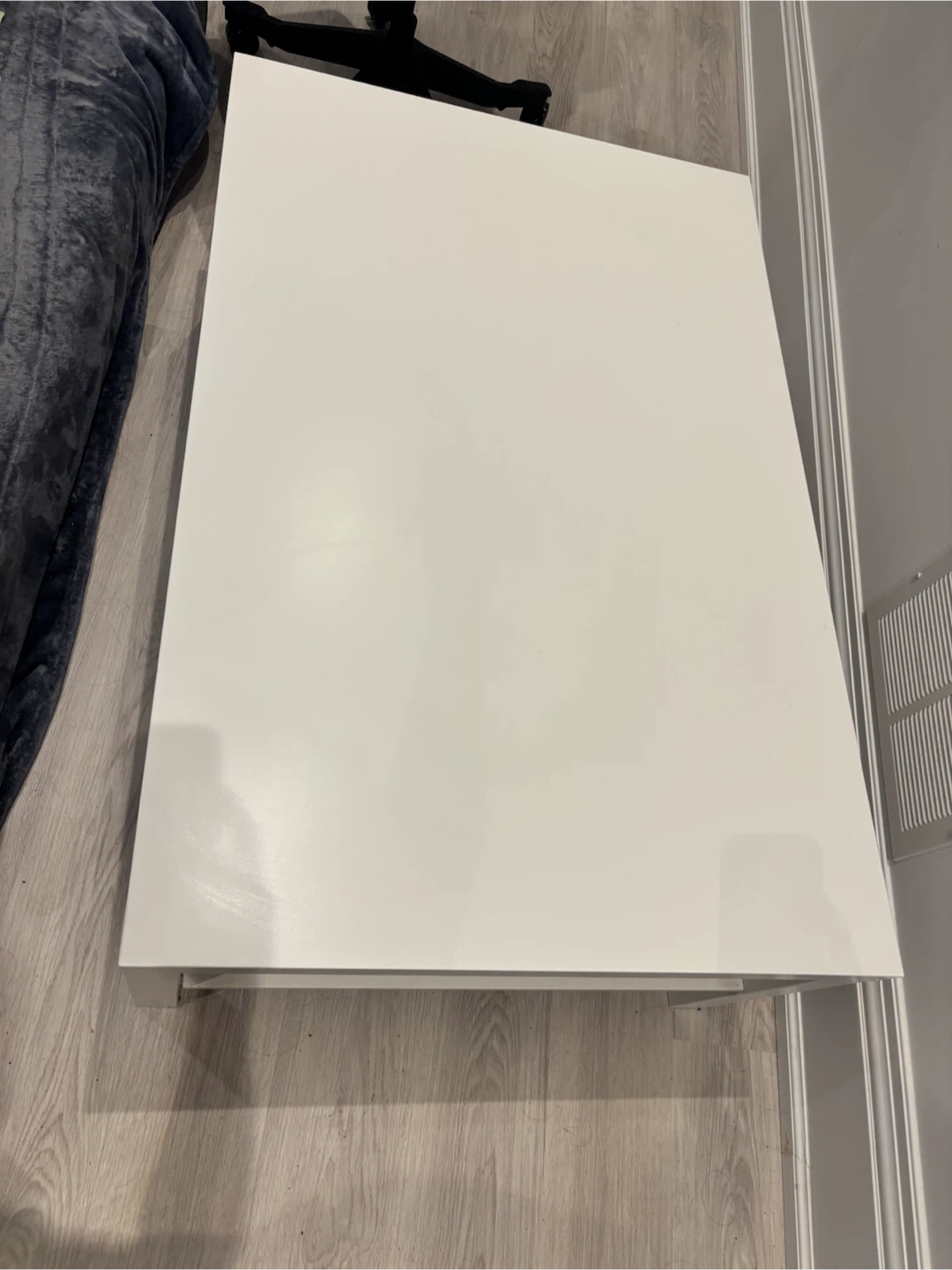 White Dining Table / Coffee Table – Great Condition