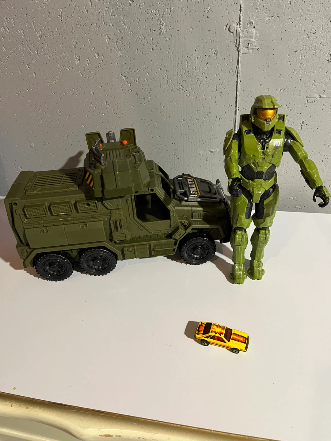 Halo Master Chief Action Figure and Military Truck - photo 2