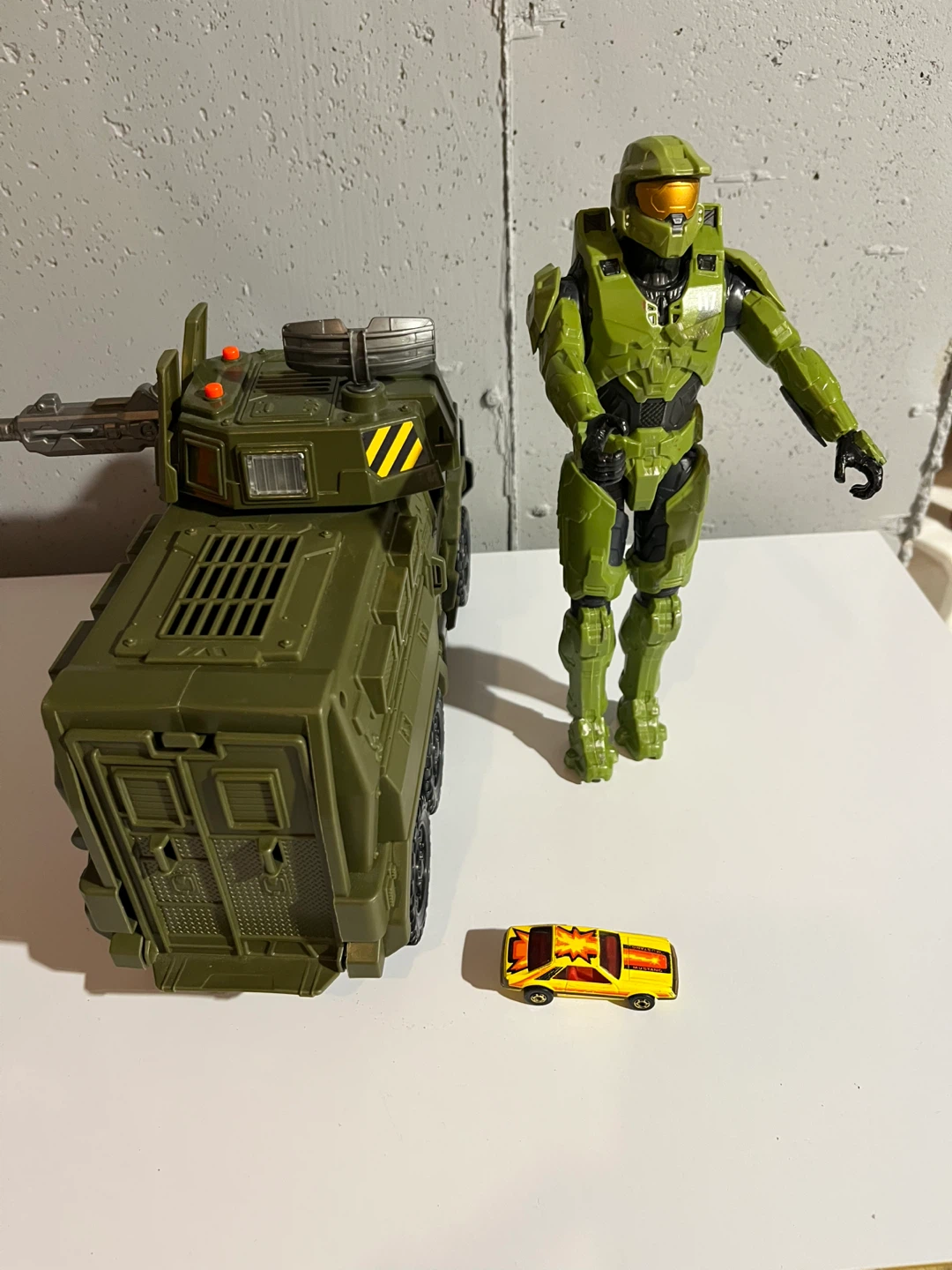 Halo Master Chief Action Figure and Military Truck - photo 3