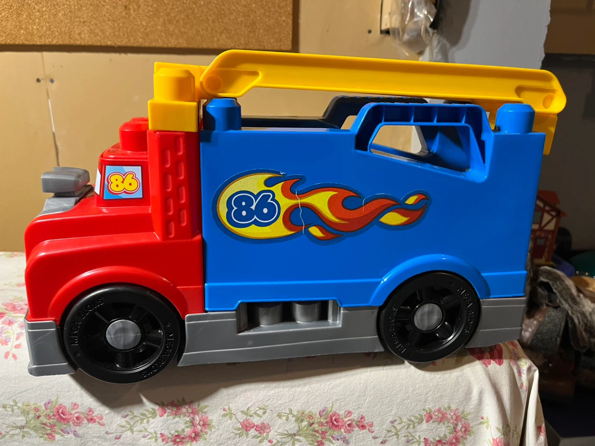 Mega Bloks Fire Truck - photo 2