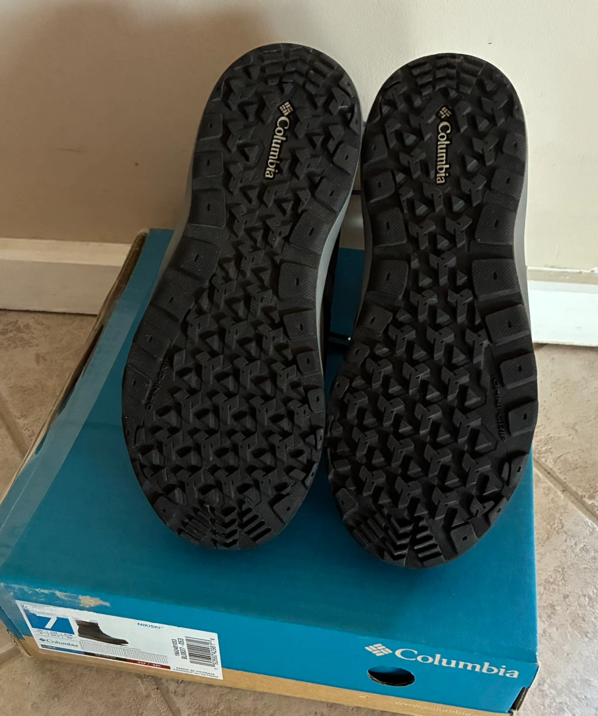New—Women's Columbia Nikiski Boots Size 7 - photo 4