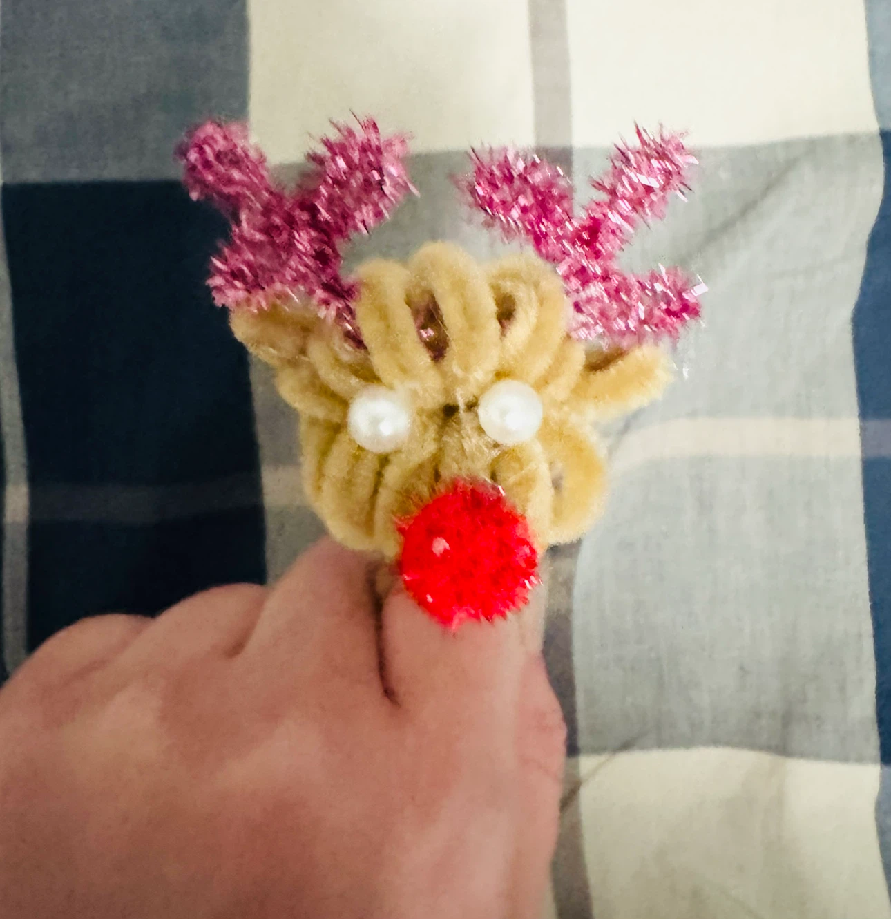 Handmade Pipe Cleaner Reindeer Finger Puppet - photo 2