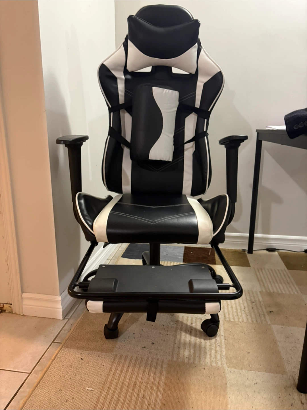 Black and white gaming chair with footrest - photo 2