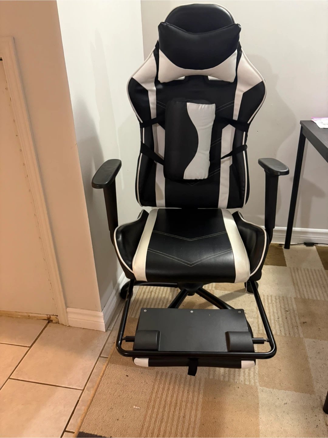 Black and white gaming chair with footrest - photo 4