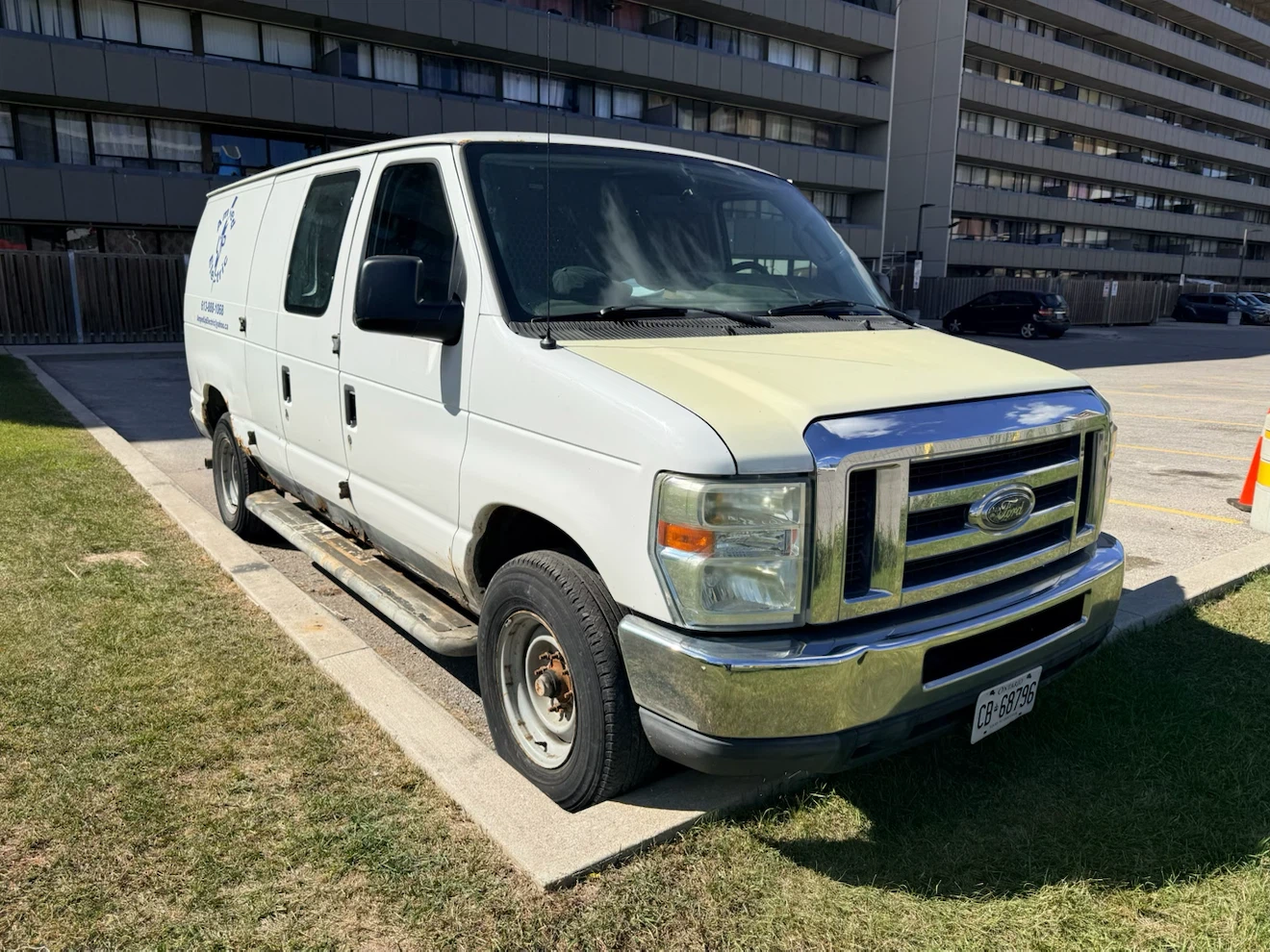 2010 Ford E-250 Series Cargo Van - photo 2