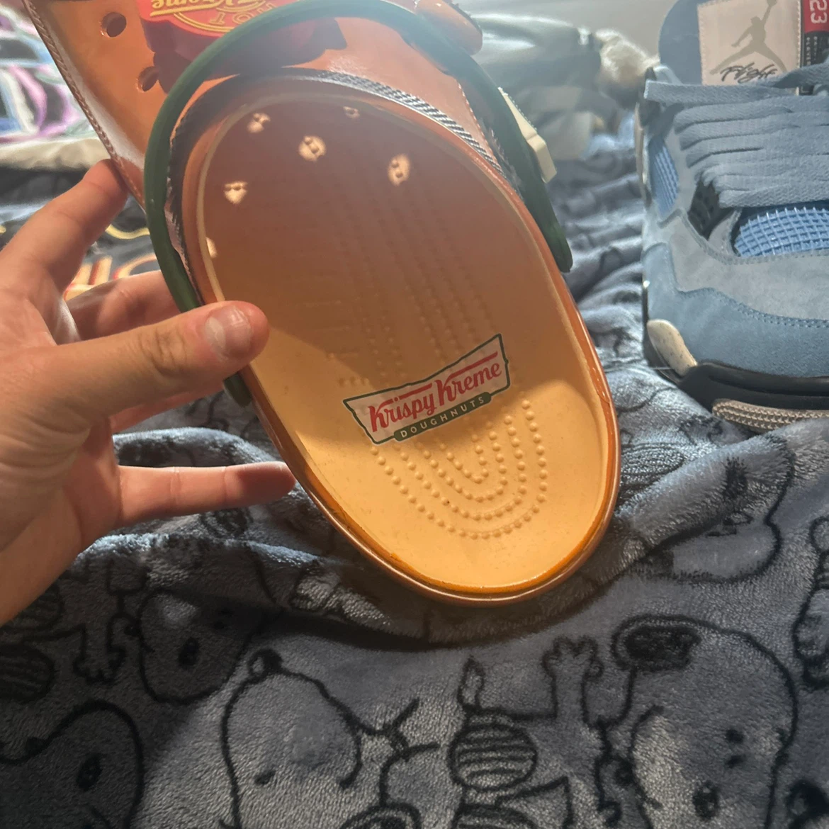 Krispy Kreme x Crocs Clogs - photo 4