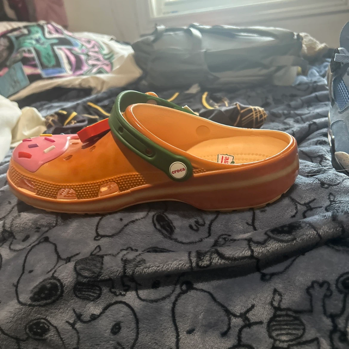 Krispy Kreme x Crocs Clogs - photo 5