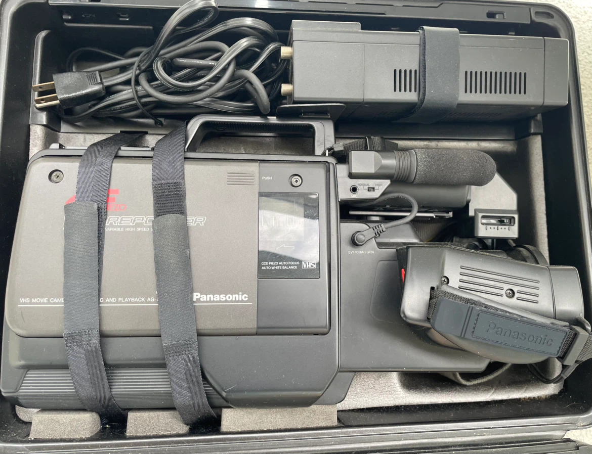 Vintage Panasonic AF Piezo Pro Line AG 180 VHS Video Camera - photo 2