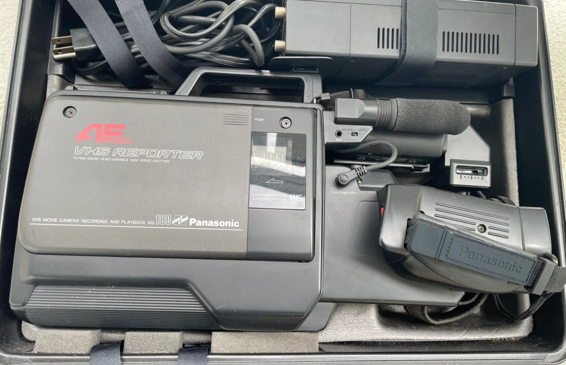 Vintage Panasonic AF Piezo Pro Line AG 180 VHS Video Camera - photo 3