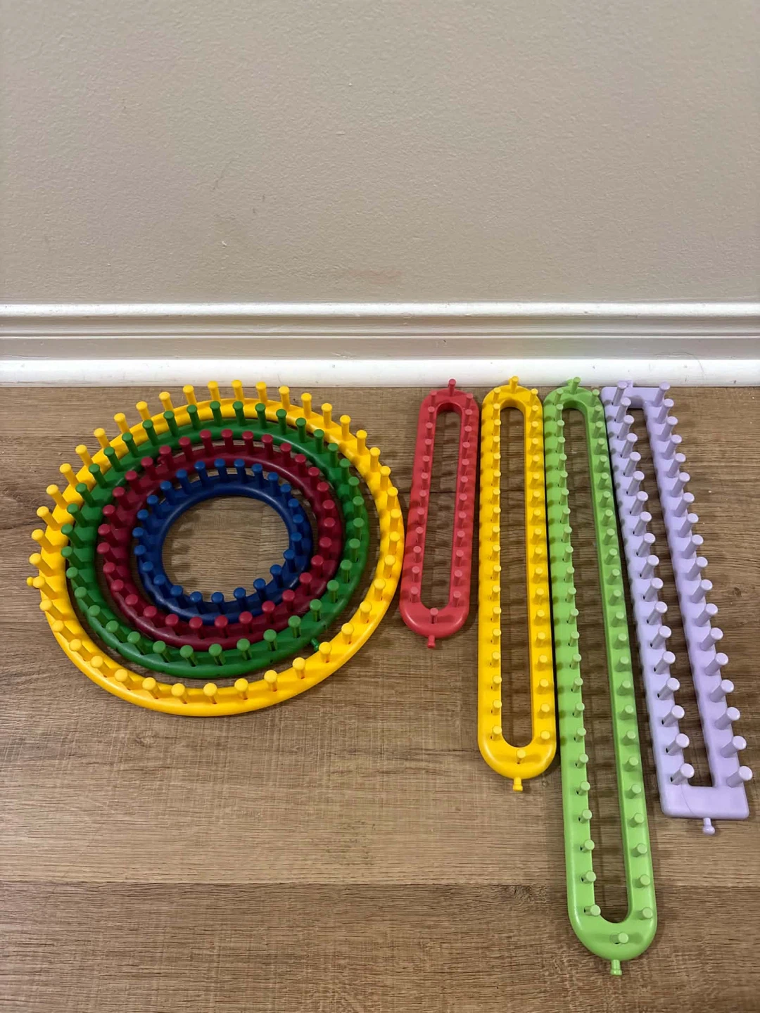 Set of 8 Assorted Plastic Knitting Looms