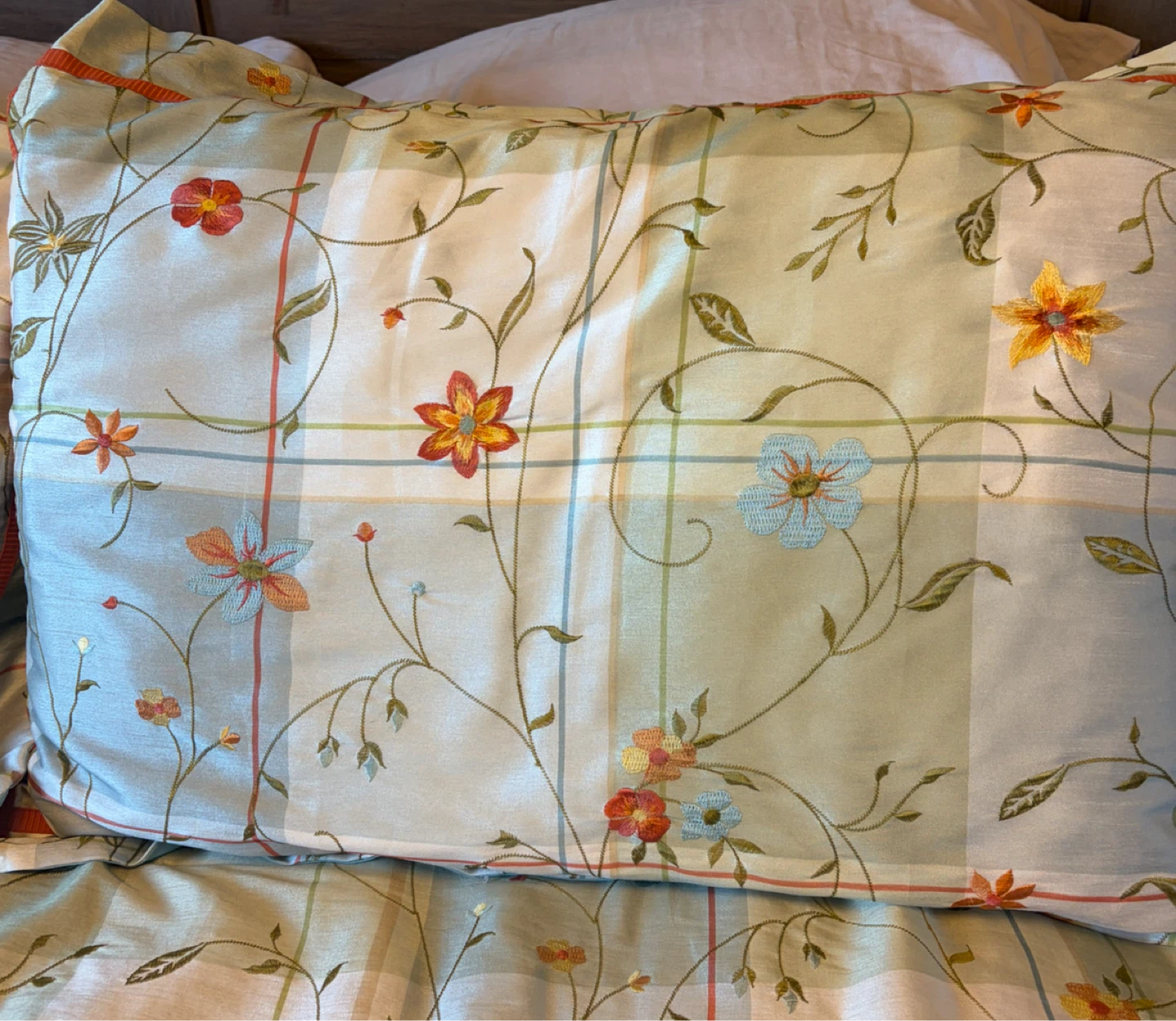 Queen size: Floral Embroidered Bedding Set - photo 4