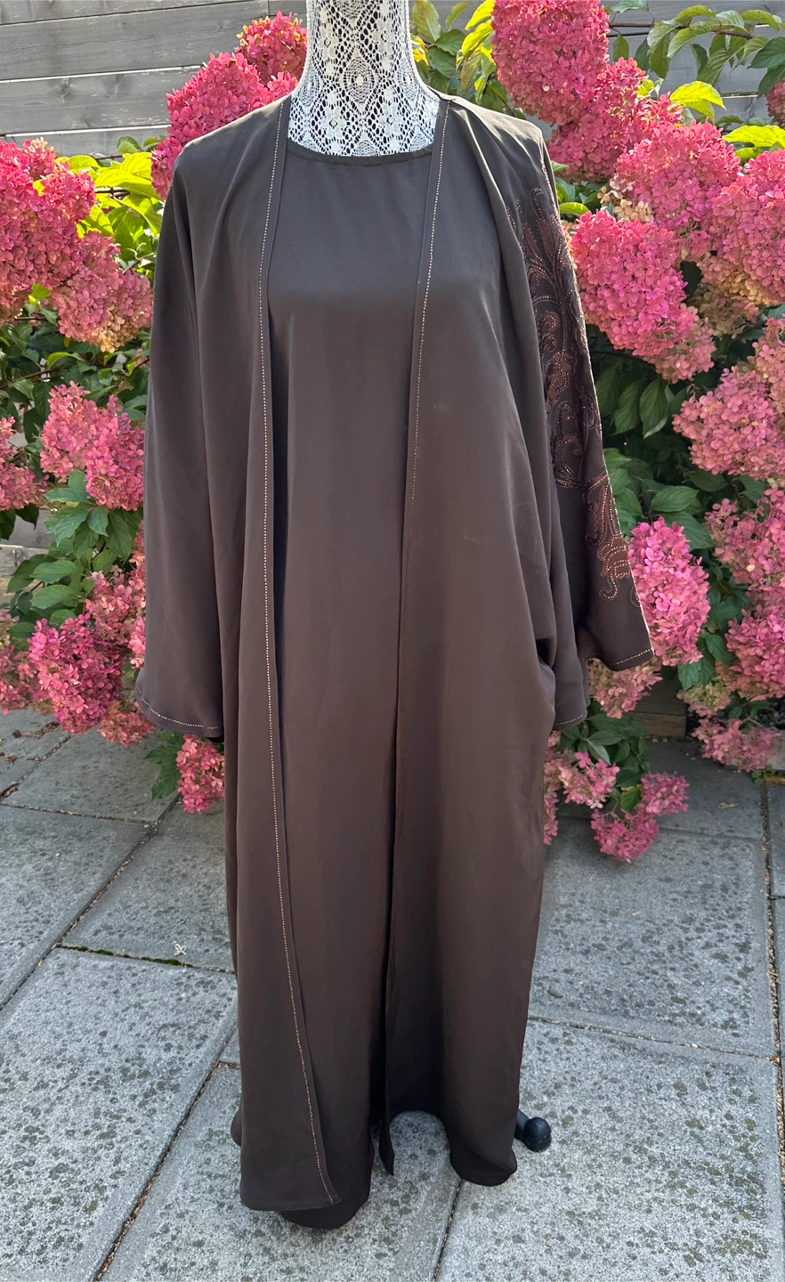 Embroidered brown abaya set