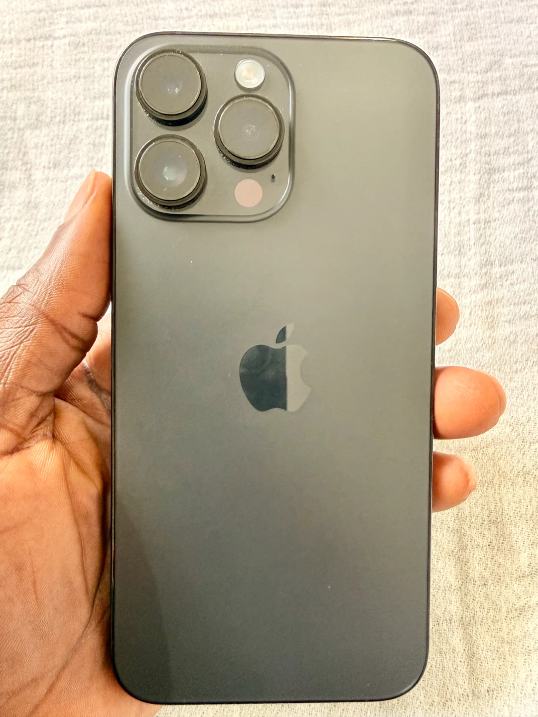 iPhone 14 Pro Max - photo 2