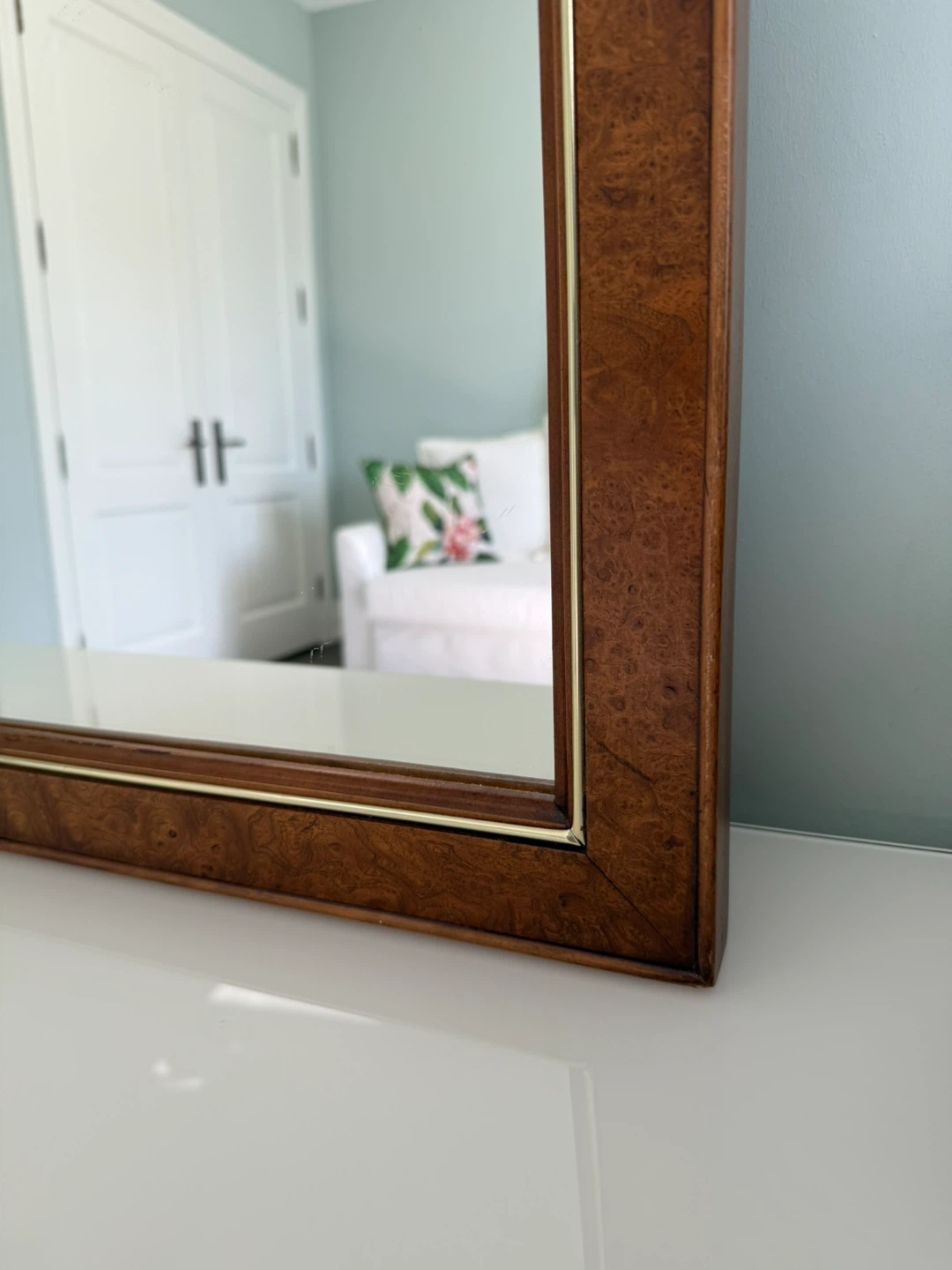 Gorgeous antique walnut burl wood mirror with carved details. - photo 3