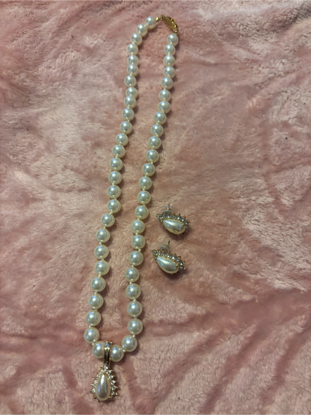 Roman brand faux pearl Necklace and Earring Set