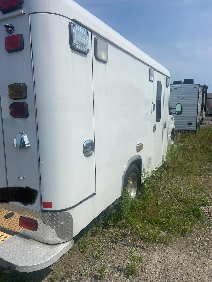 Ford Ambulance Van - photo 4