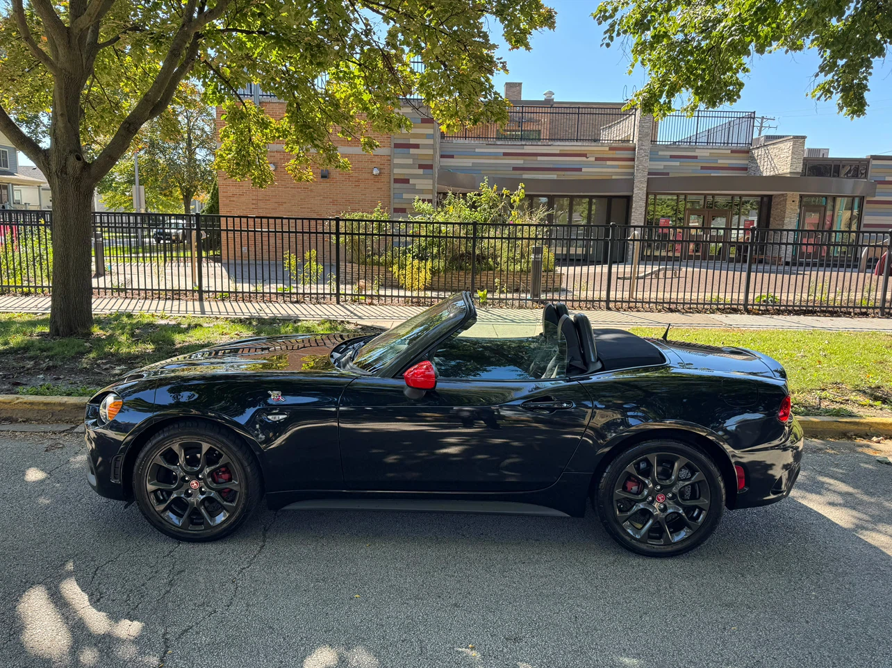 217 Fiat 124 Spider Abarth Convertible - photo 4