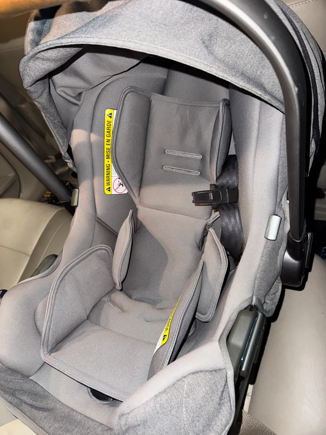 Nuna Car seat with  base - photo 2