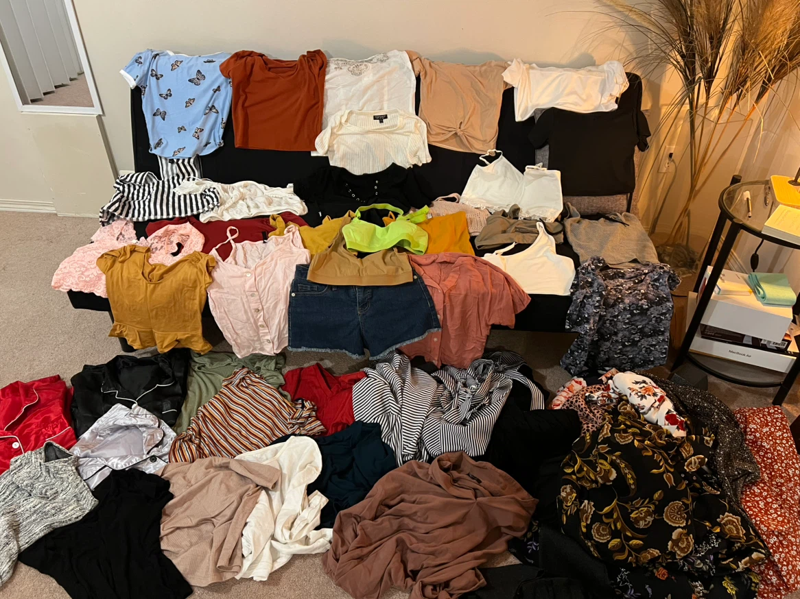 👗 60+ Pieces Women’s Clothing Bundle — $50 - photo 3