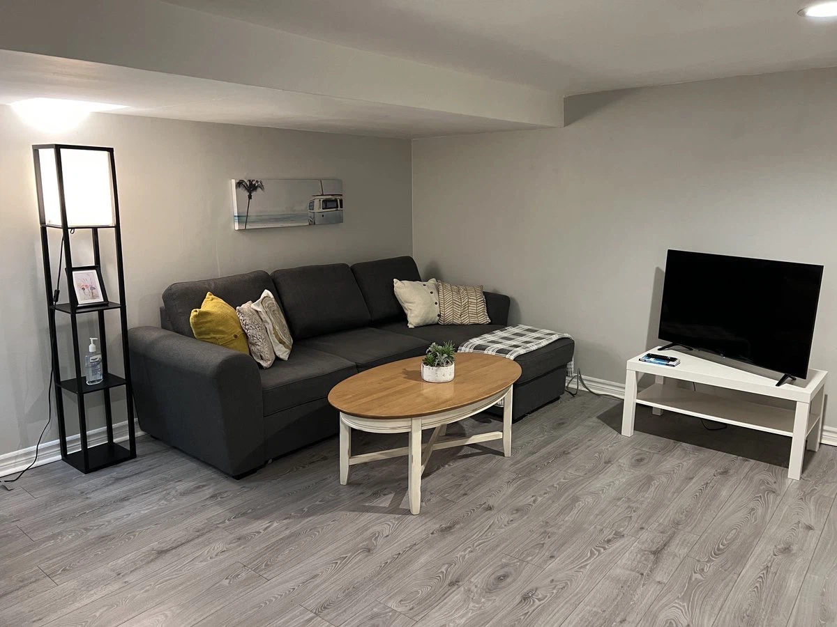 IN TORONTO. FURNISHED PRIVATE ONE BEDROOM AVAILABLE NOW - photo 2