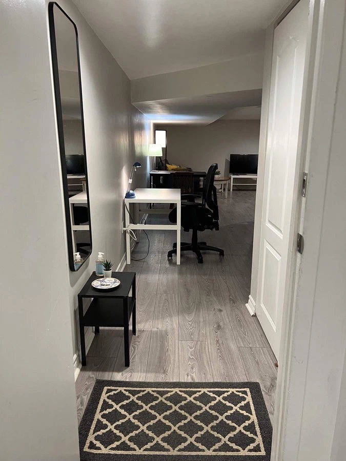 IN TORONTO. FURNISHED PRIVATE ONE BEDROOM AVAILABLE NOW - photo 3