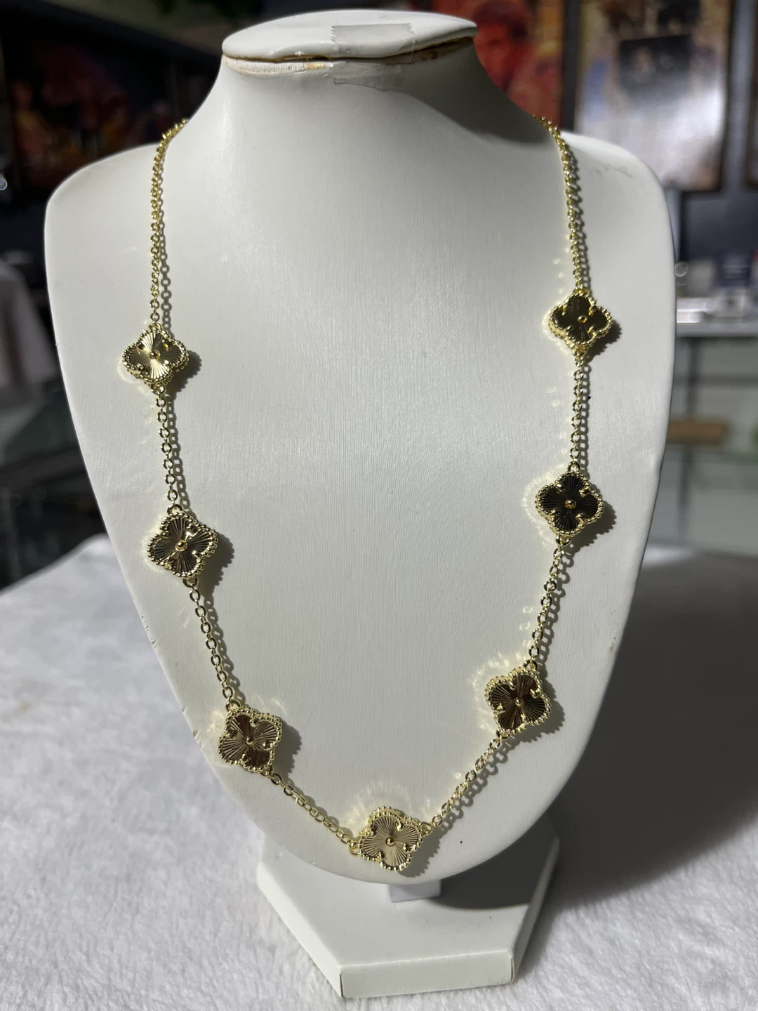Gold Clover Motif Necklace