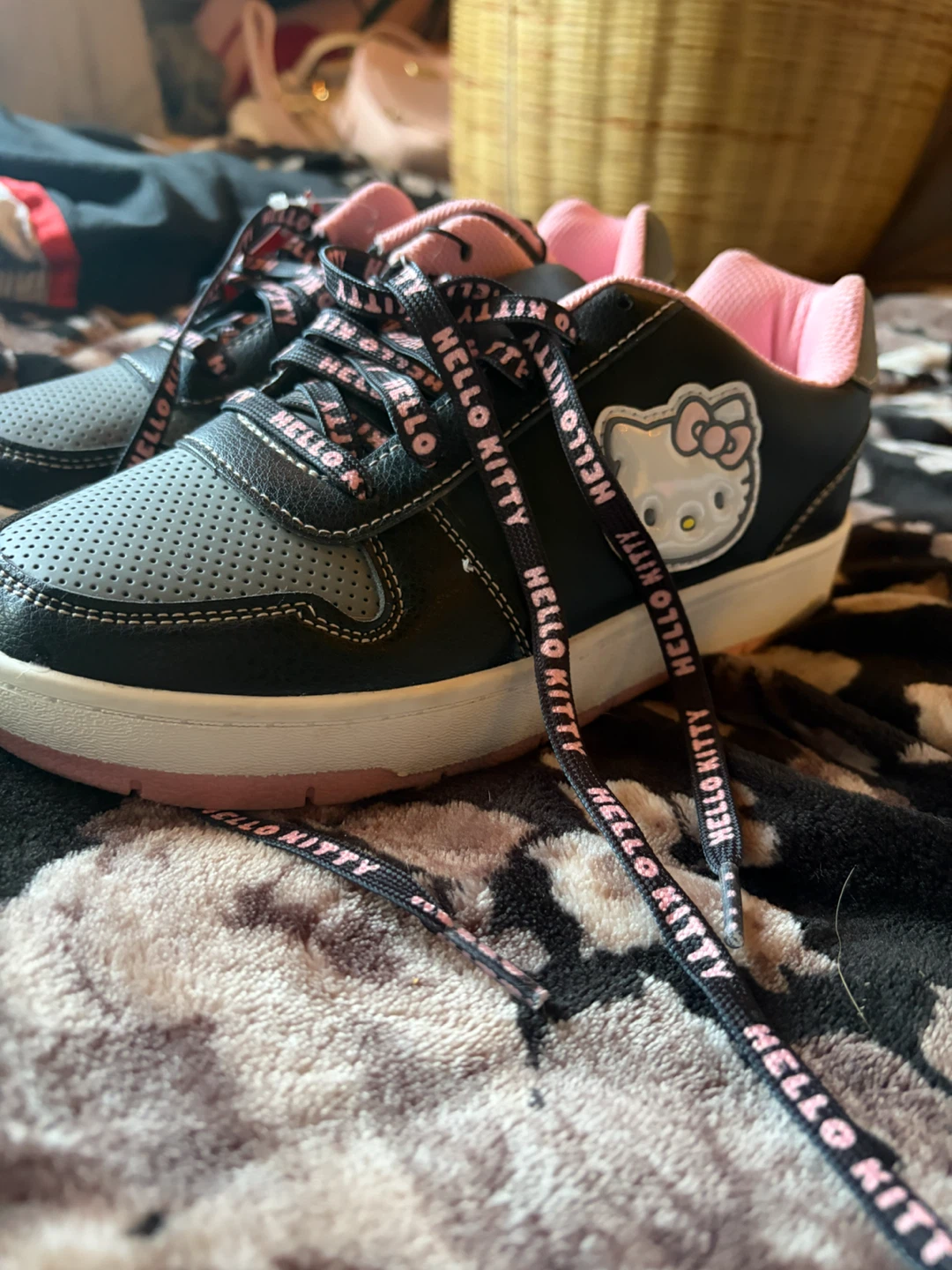 Hello Kitty Sneakers - photo 2