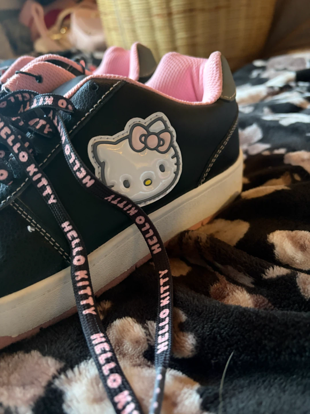 Hello Kitty Sneakers - photo 3