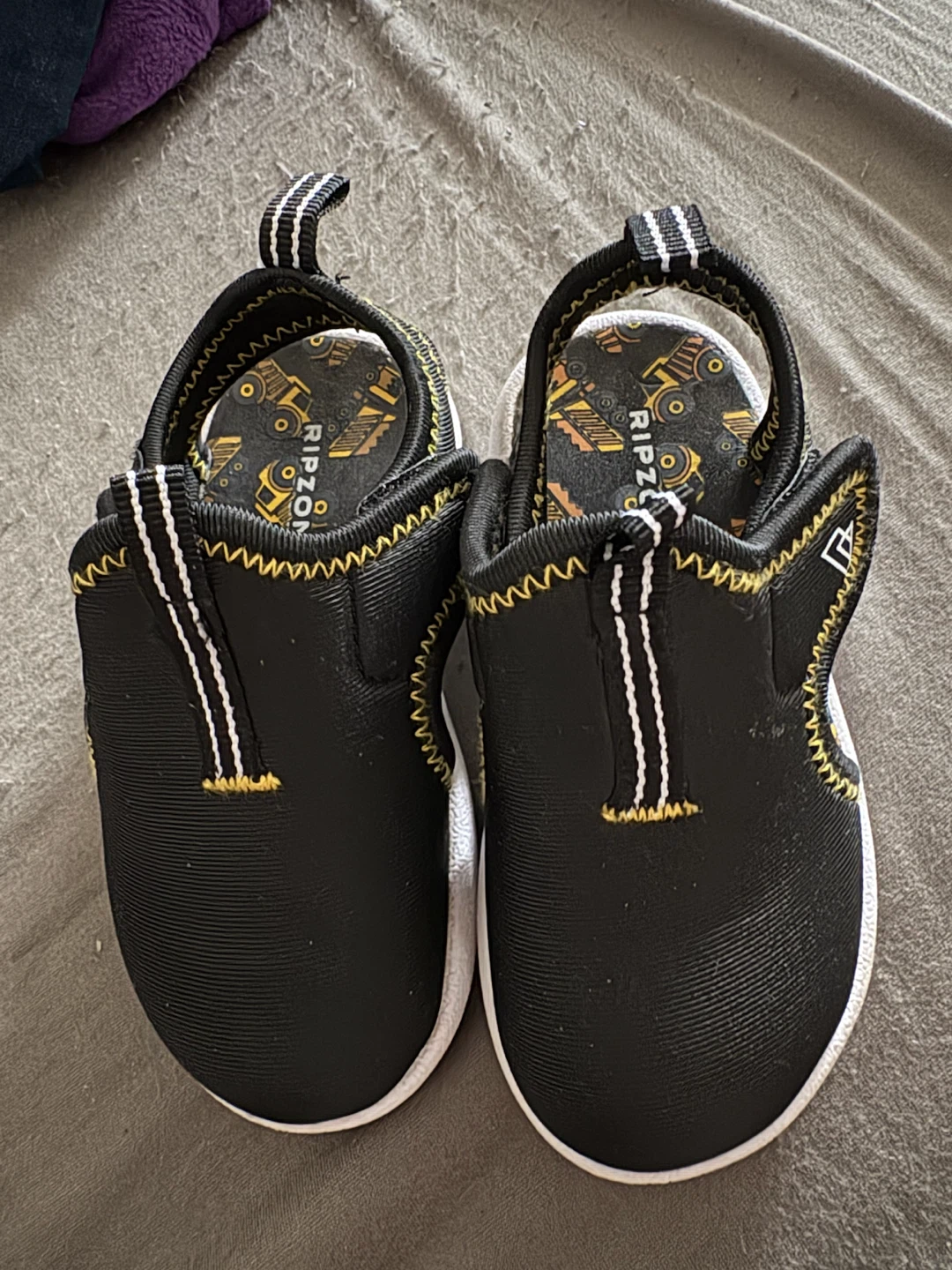 Ripzone toddler water shoes size 6