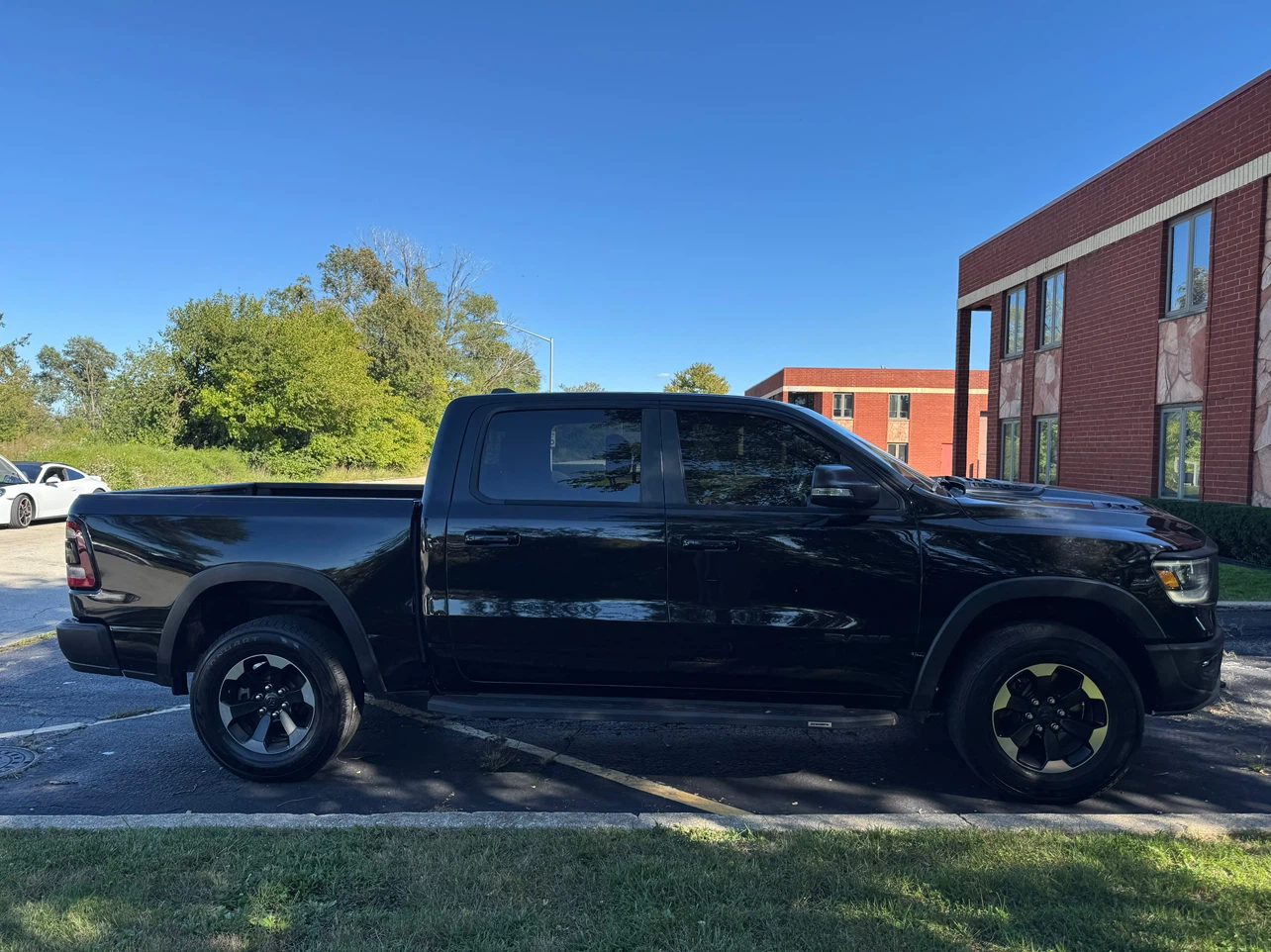 2019 RAM 1500 crew cab 4x4 - photo 3