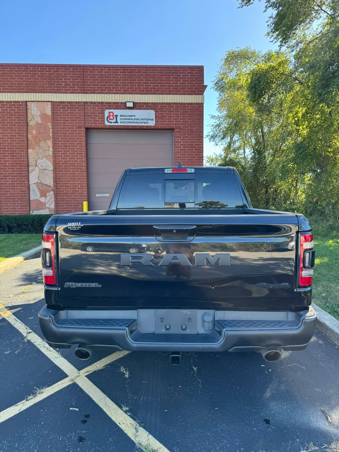 2019 RAM 1500 crew cab 4x4 - photo 4