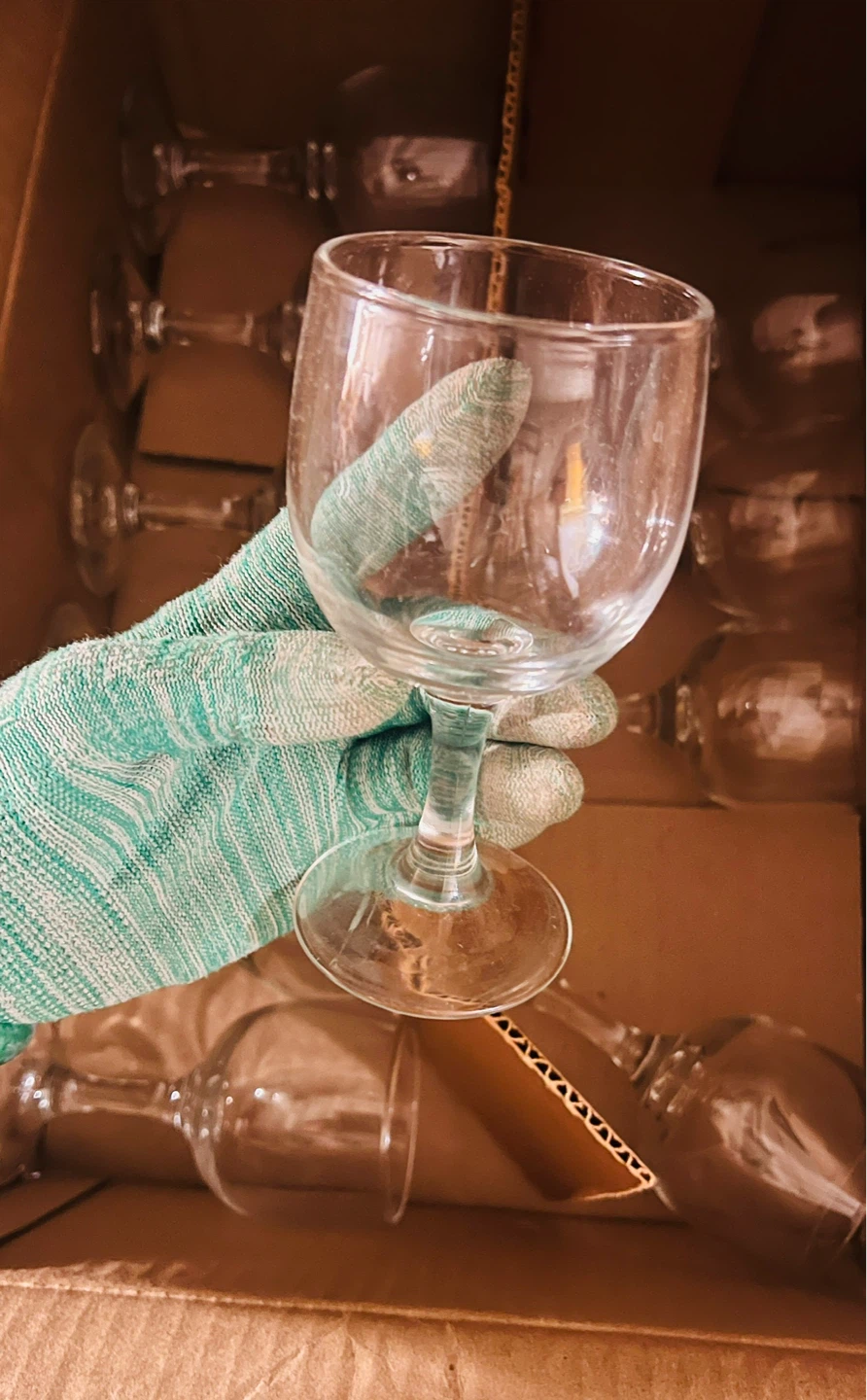 Set of Clear Glass Wine Goblets - photo 2