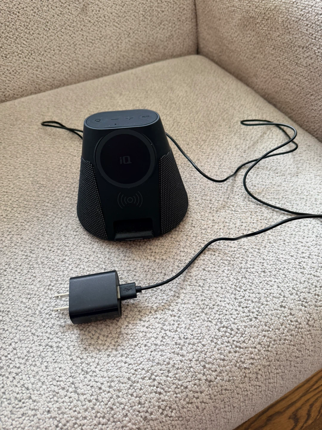 iQ Wireless Charging Bluetooth Speaker