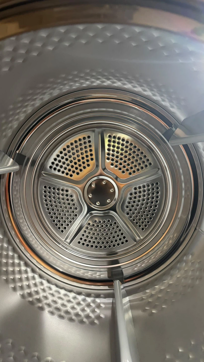 Midea 7.0 cu. ft. Smart Tumble Dryer - photo 3