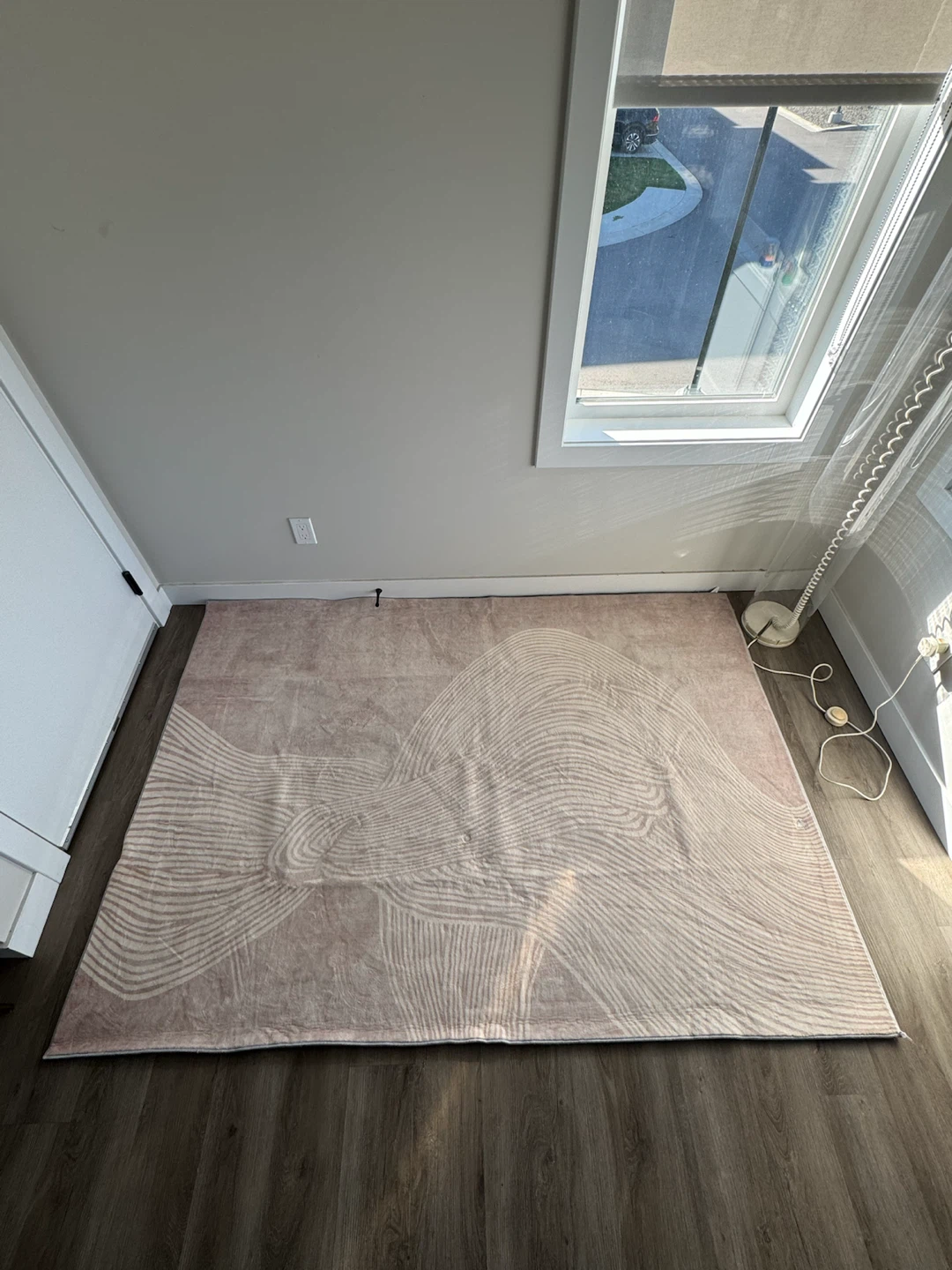 Beige Abstract Wavy Area Rug - photo 2