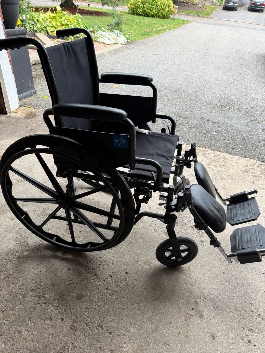 Medline K4 Extra-Wide Lightweight Wheelchair, 22 in W Seat, - photo 2