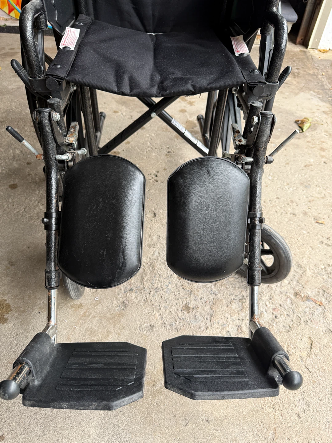 Medline K4 Extra-Wide Lightweight Wheelchair, 22 in W Seat, - photo 3