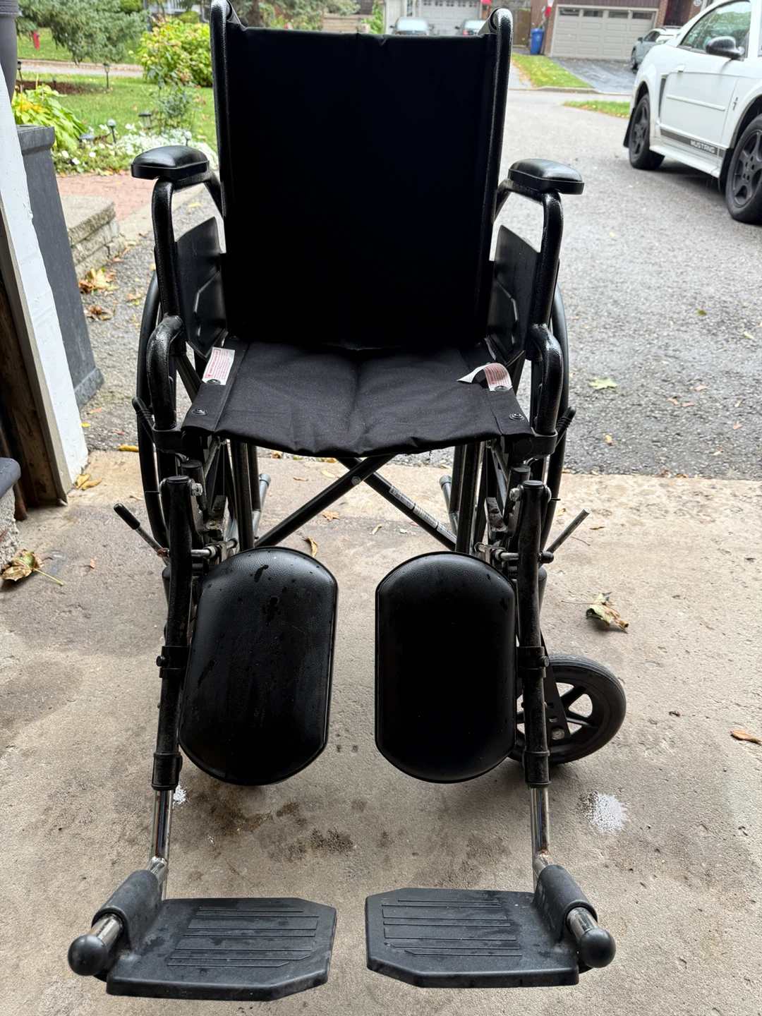 Medline K4 Extra-Wide Lightweight Wheelchair, 22 in W Seat, - photo 4