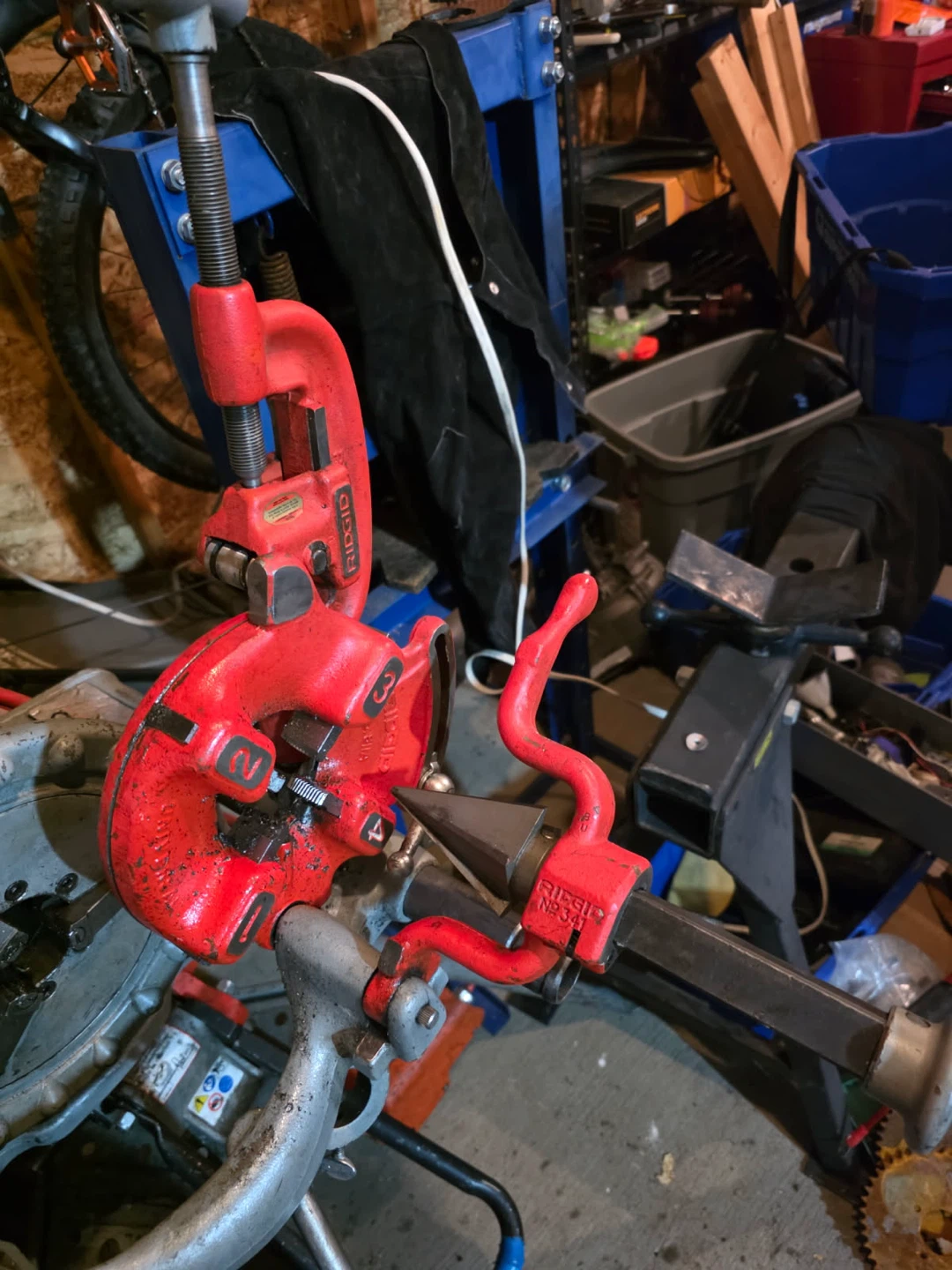 Ridgid Pipe Threader with 916 and 341 Accessories