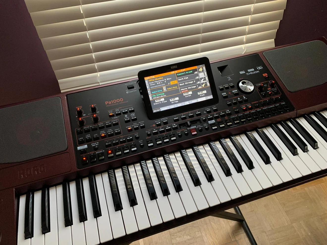 Korg Pa1000 Professional Arranger Keyboard