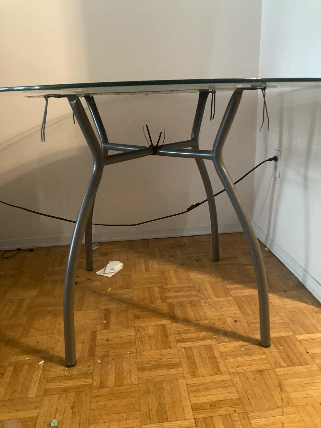 Round glass dining table - photo 2