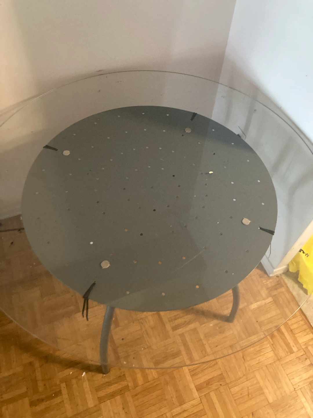 Round glass dining table - photo 3