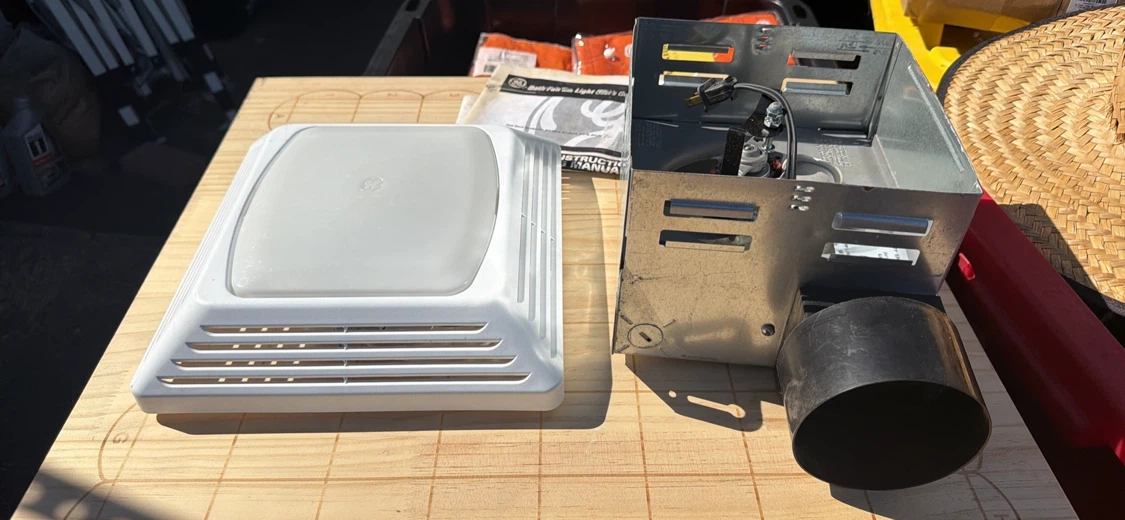 GE Bath Fan with Light