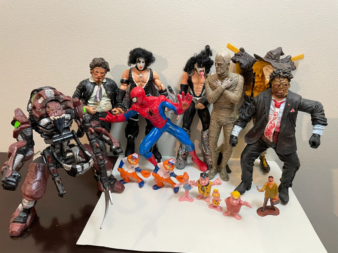 Assorted Action Figure and Collectible Lot - photo 3